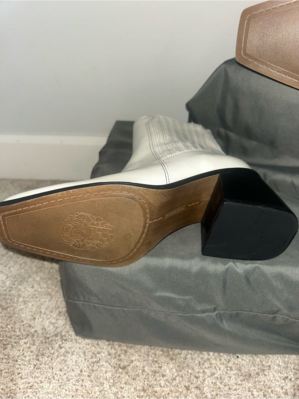 NEW Vince Camuto Sojetta Bootie White Leather Chelsea Ankle Boot Sz 8.5 - Picture 10 of 13